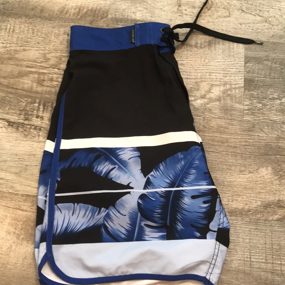 NWOT Pipeline men’s board shorts.